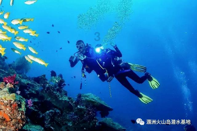象·暖流丨环卫工筹钱送锦旗后续:粥屋将“爱心” 双倍返还
